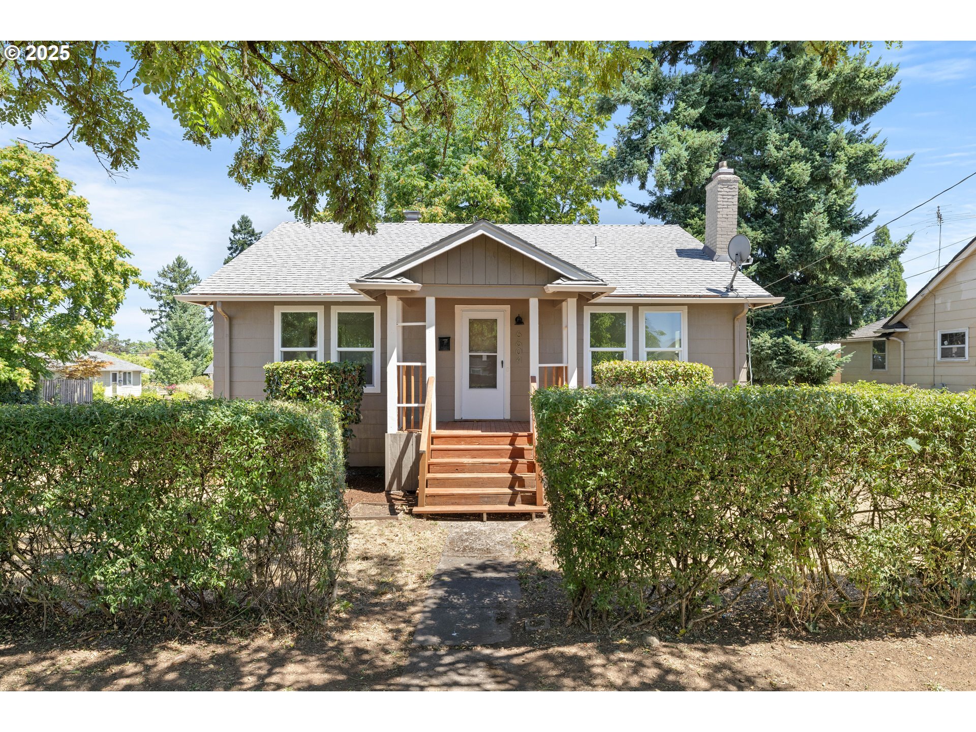 Property Photo: 6604 SE 86th Ave OR 97266