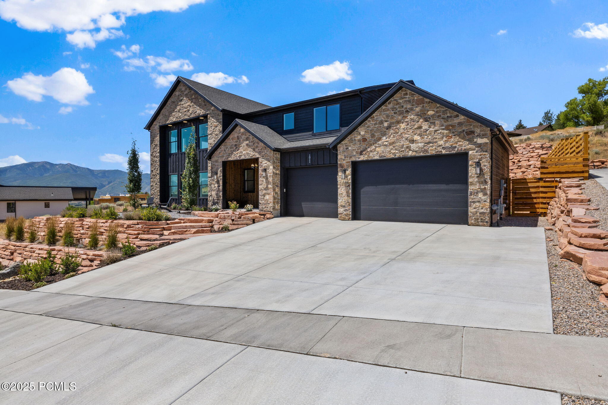 Property Photo: 1011 E Mill Road UT 84032