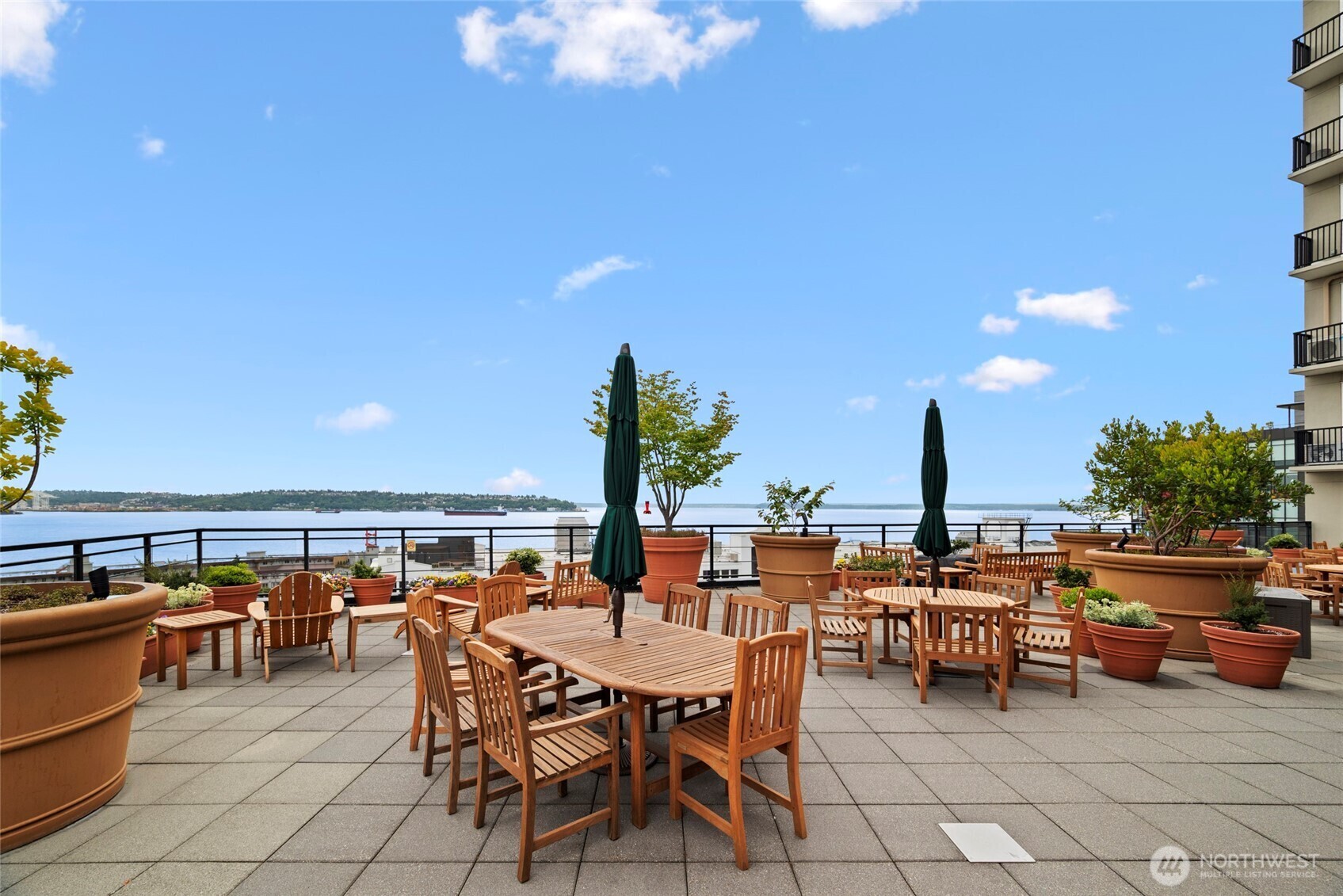 Property Photo: 2607 Western Avenue 202 WA 98121