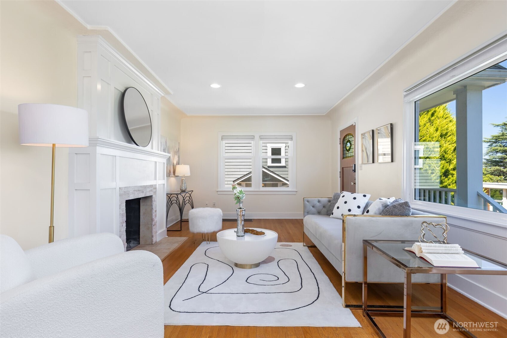 Property Photo: 6303 Evanston Avenue N WA 98103