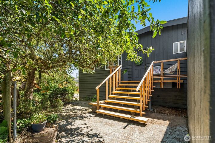 2103 SW 110th Street  Seattle WA 98146 photo