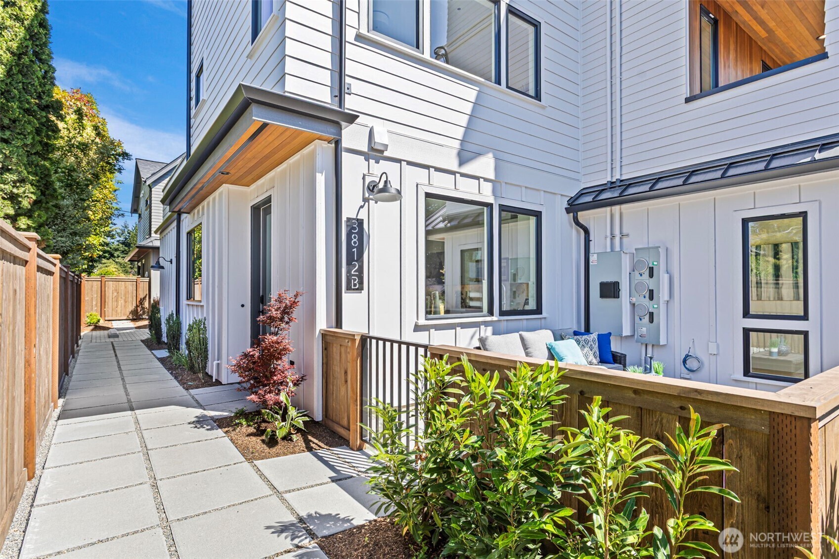 Property Photo:  3812  31st Avenue W B  WA 98199 