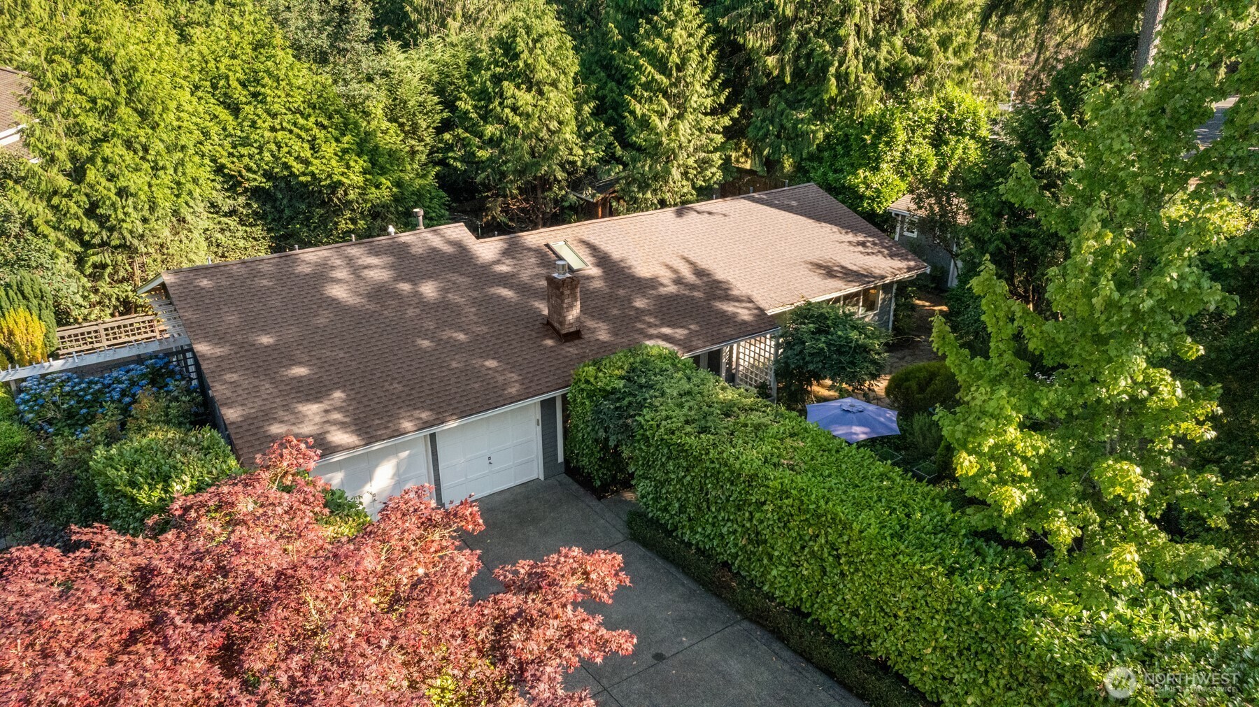 Property Photo: 21647 SE 33rd Place WA 98075