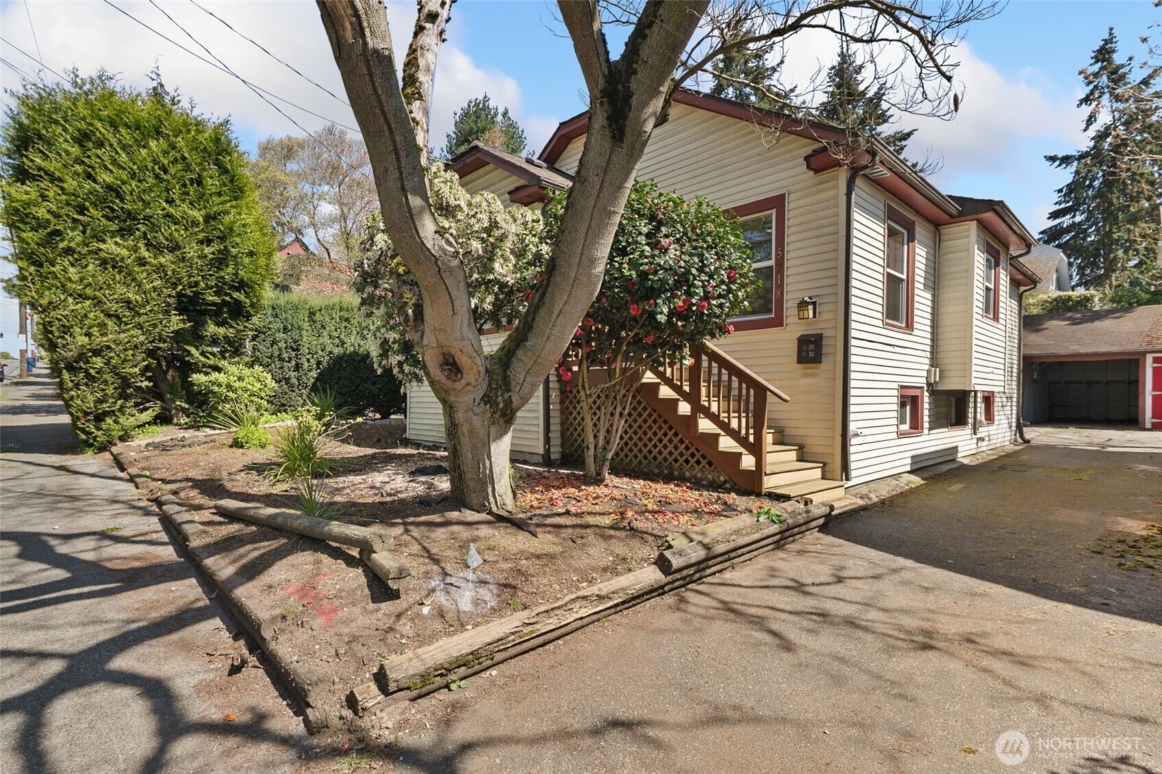 Property Photo: 5718 25th Avenue NE WA 98105
