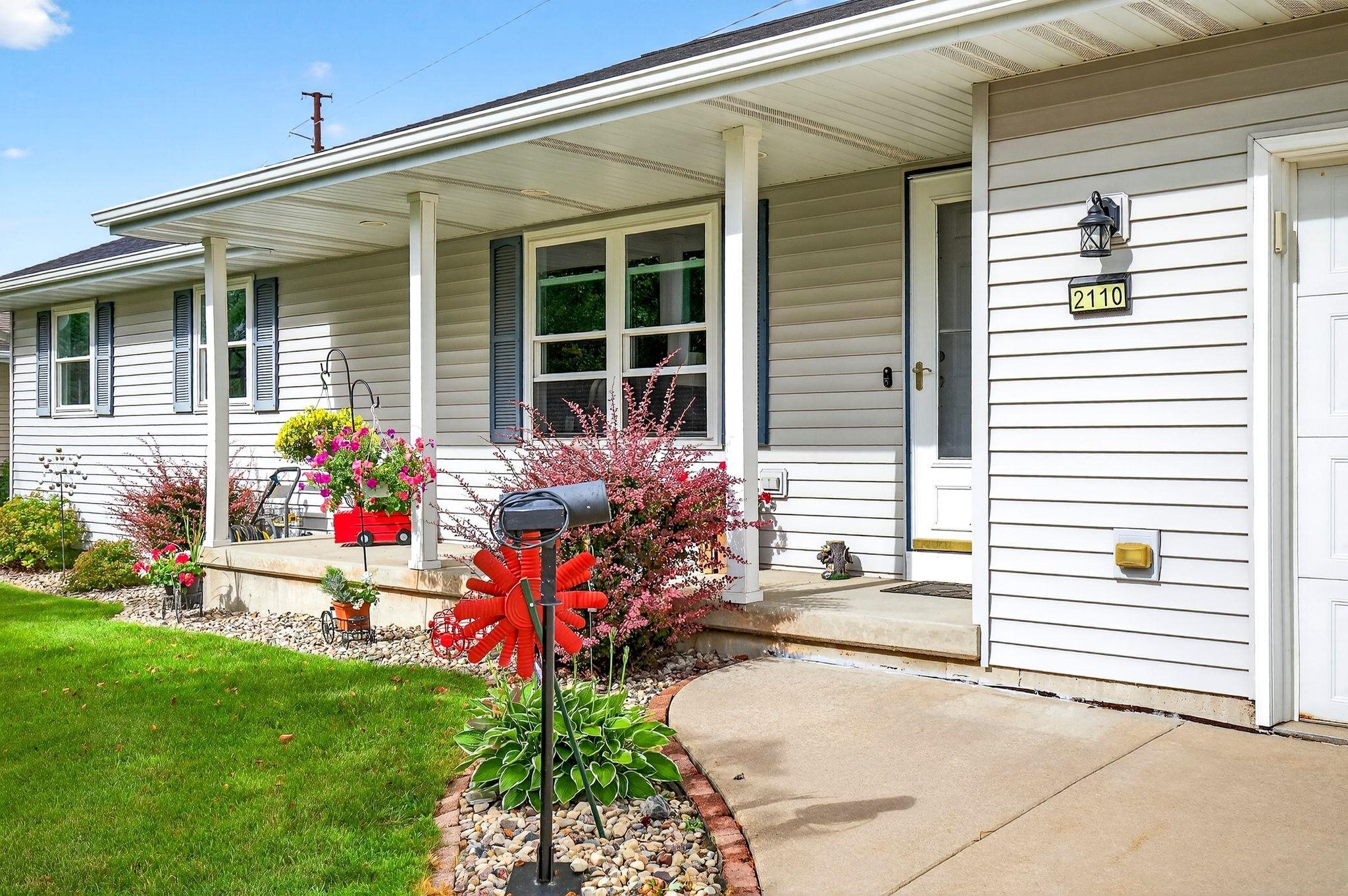 Property Photo: 2110 High Meadows Lane WI 54956