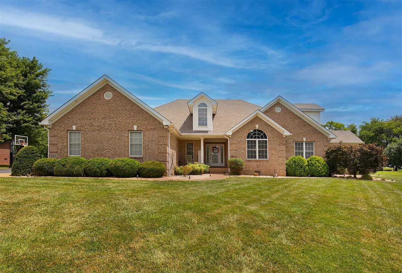 Property Photo: 824 Hunters Pointe Lane KY 42104