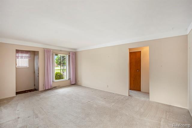 Property Photo:  27565 Cosgrove Drive  MI 48092 