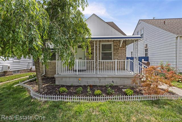 Property Photo: 18260 Henry Street MI 48122