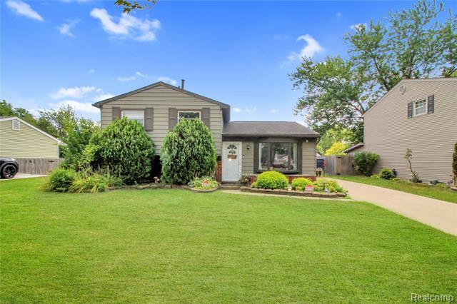 Property Photo:  23065 Belton Street  MI 48134 