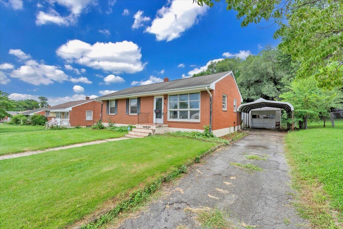 Property Photo: 2820 Luray St NE VA 24012