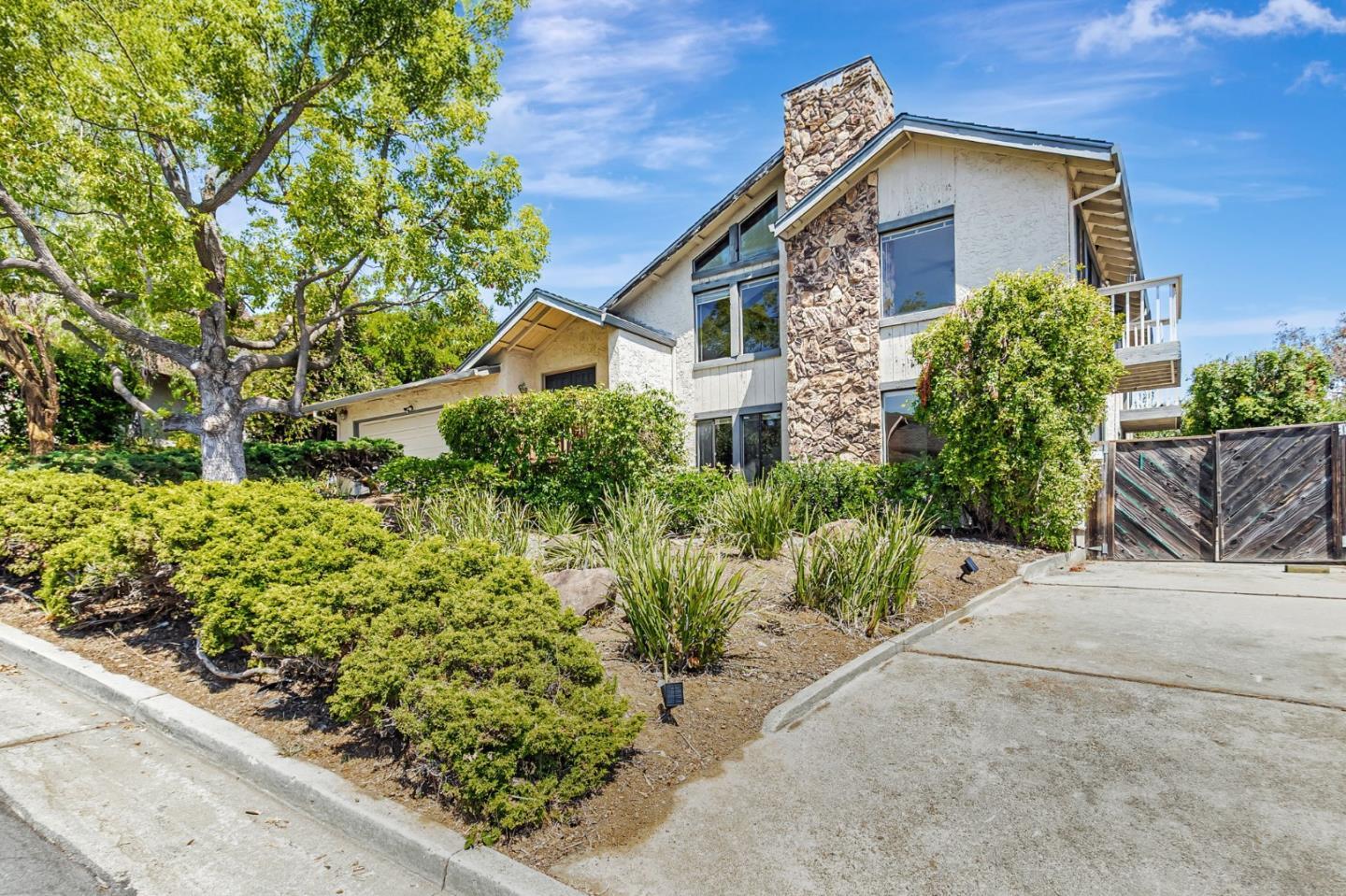 Property Photo:  1440 Kring Way  CA 94024 