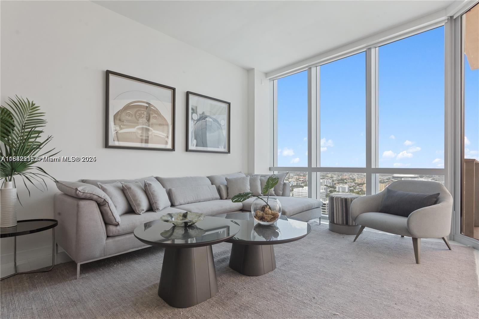 Property Photo: 851 NE 1st Ave 2906 FL 33132