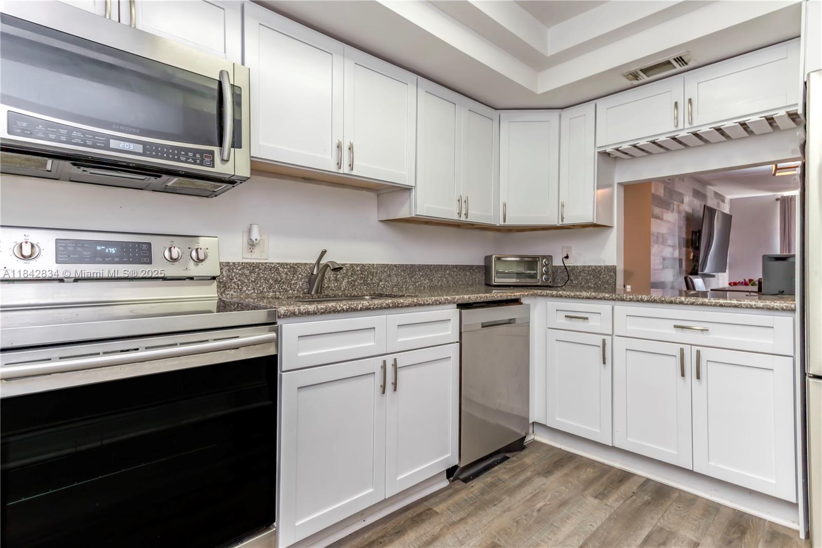 Property Photo: 3490 Foxcroft Rd B203 FL 33025