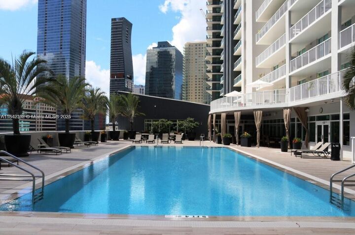 Property Photo:  1250 S Miami Ave 2006  FL 33130 