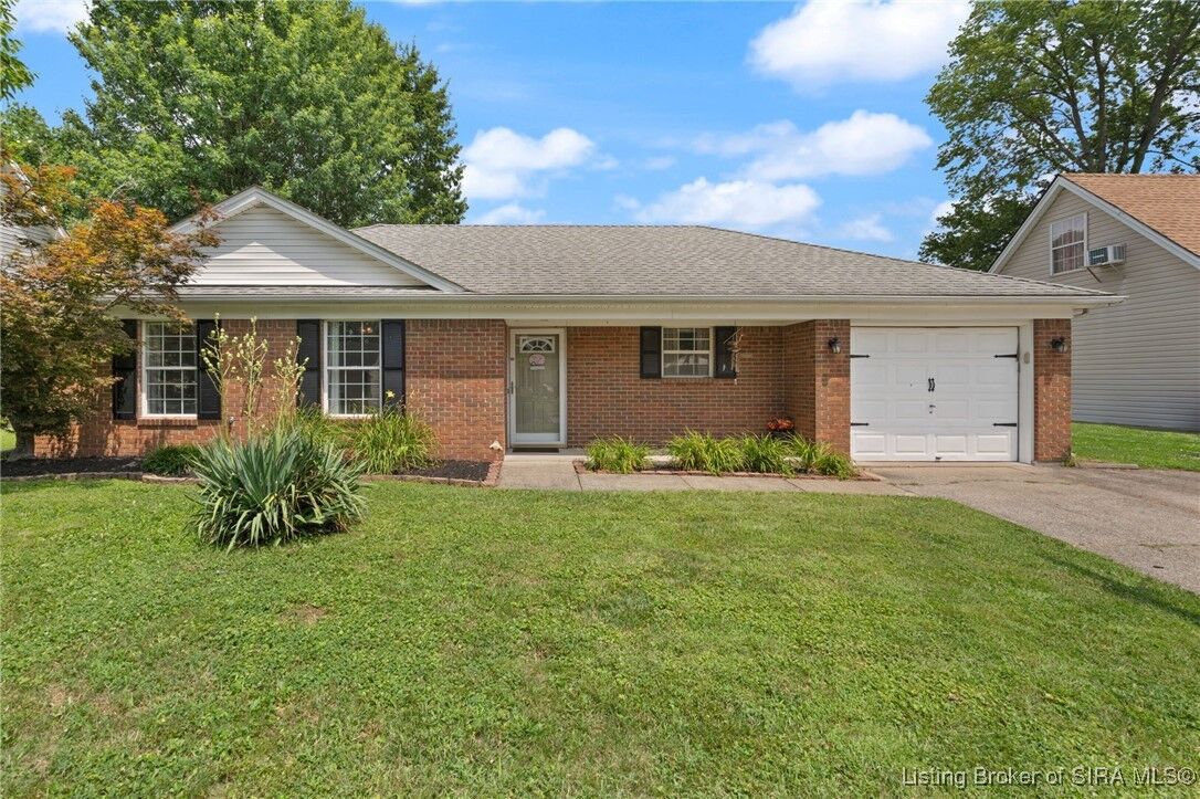 Property Photo:  1820 Vale Court  IN 47150 