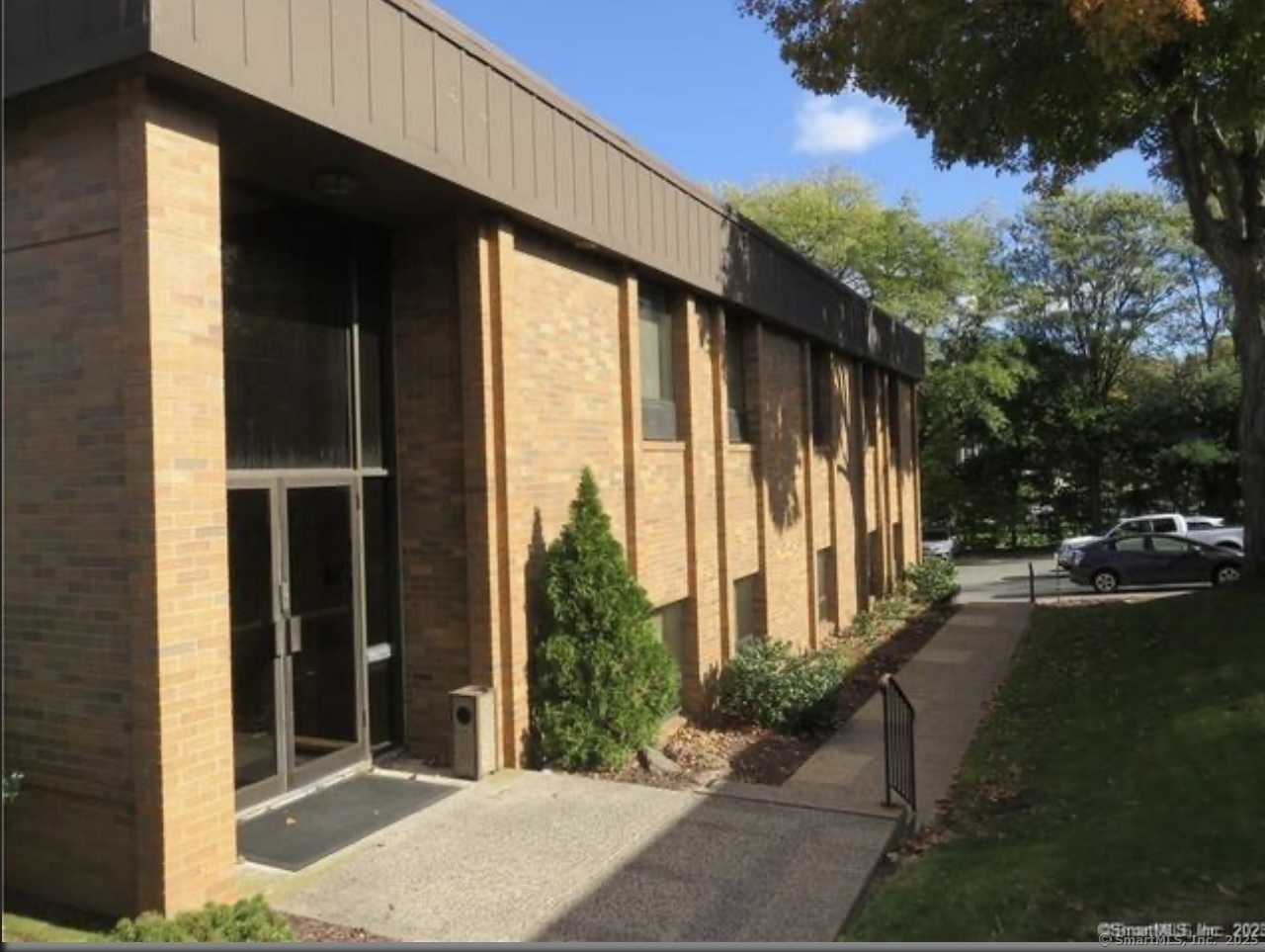 Property Photo:  391 Broad Street  CT 06450 