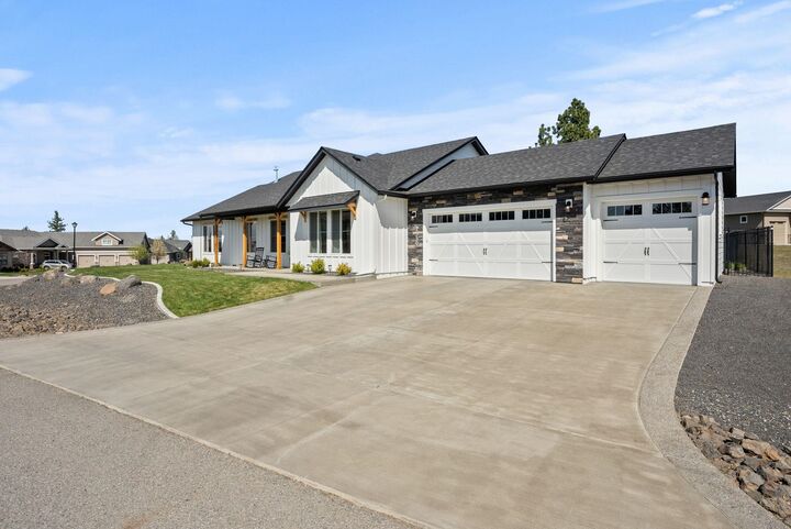 Property Photo:  2539 S Man O War Ln  WA 99037 