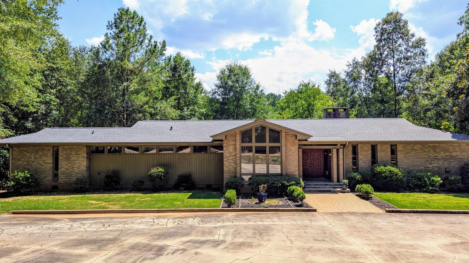 Property Photo: 1 Tamarack Road SC 29307