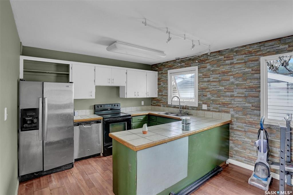 Property Photo:  345 McCarthy Boulevard N  SK S4R 5R3 