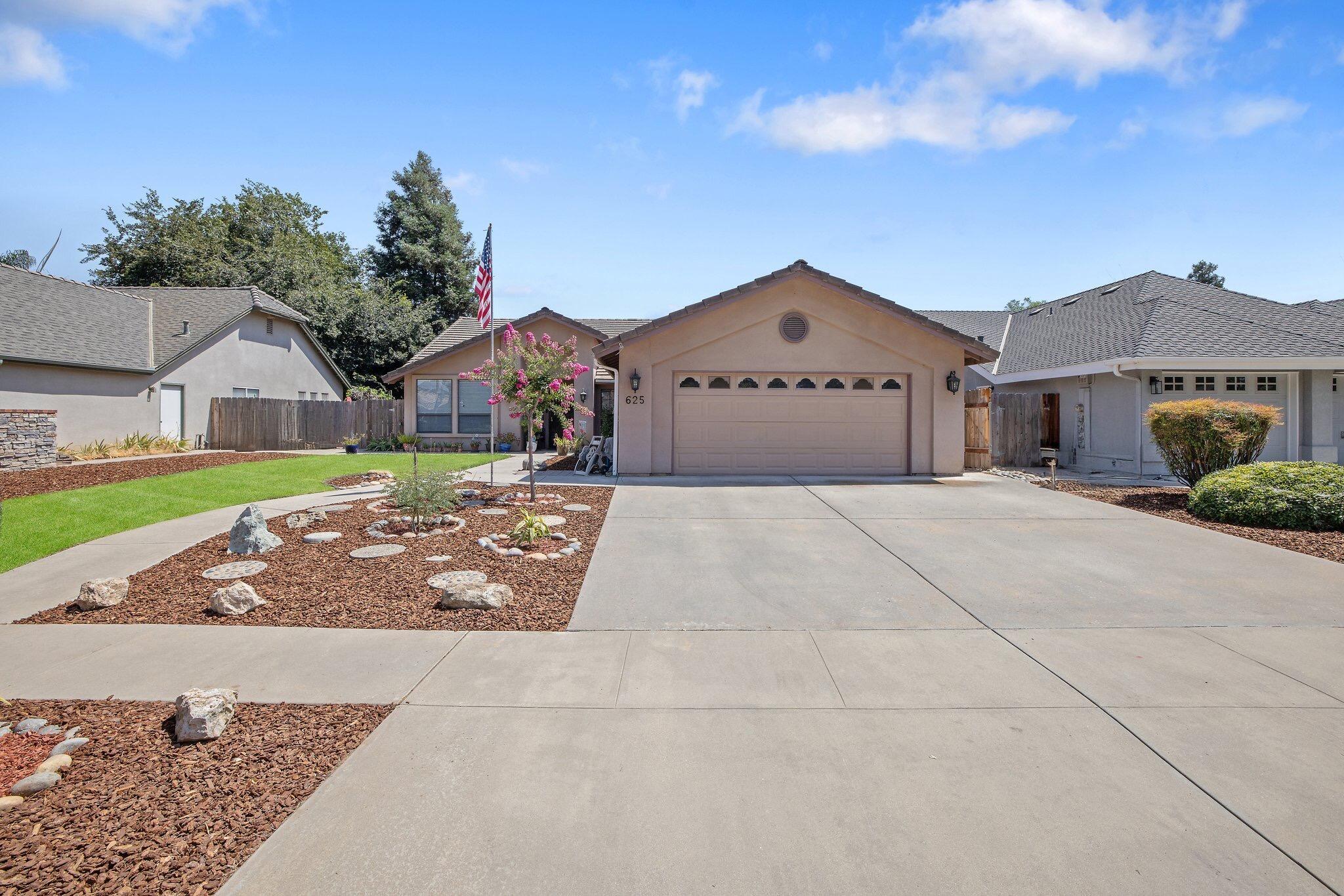 625 E Ferguson Avenue  Visalia CA 93292 photo