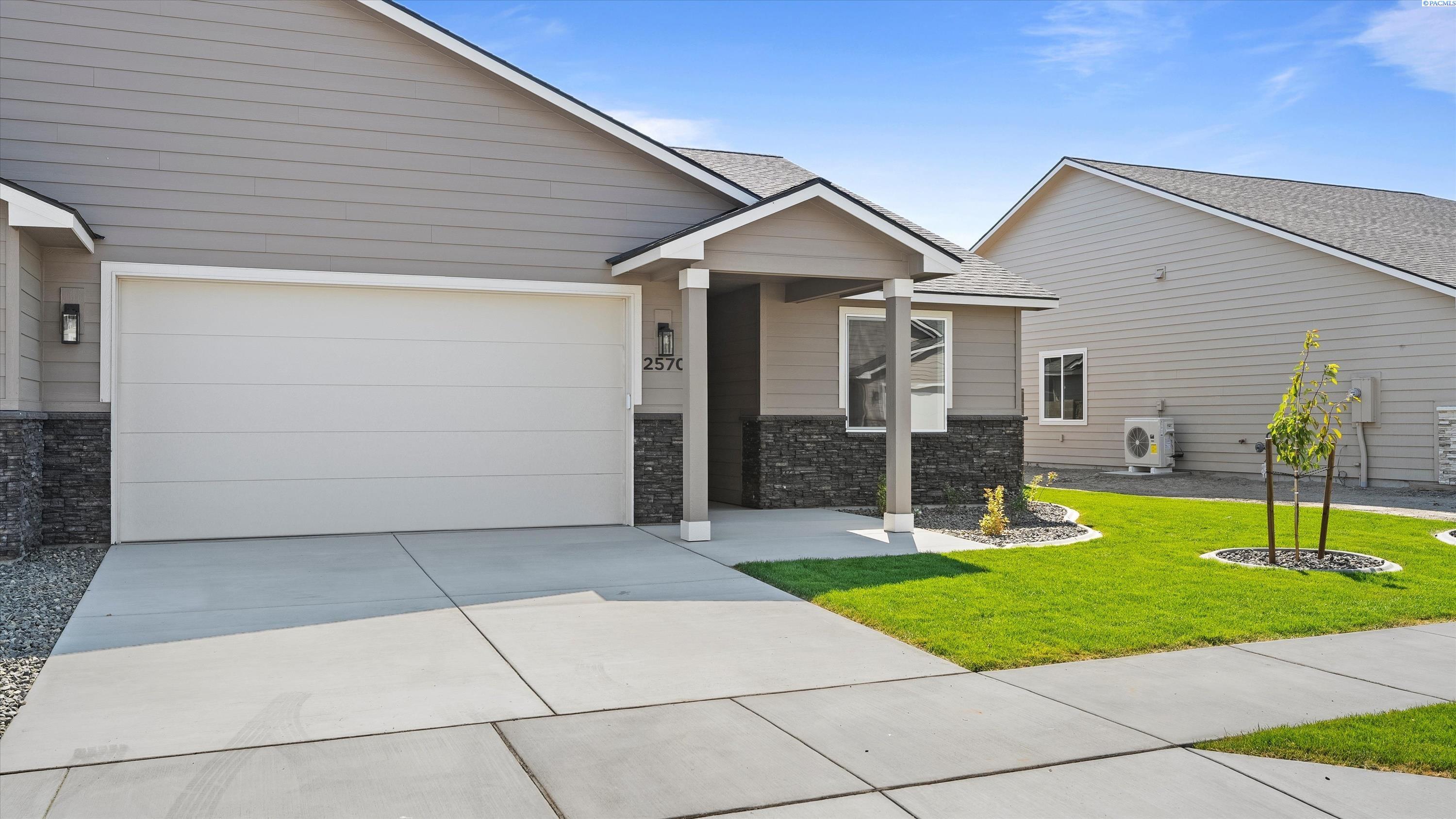 Property Photo: 2570 Sunray Ave WA 99352