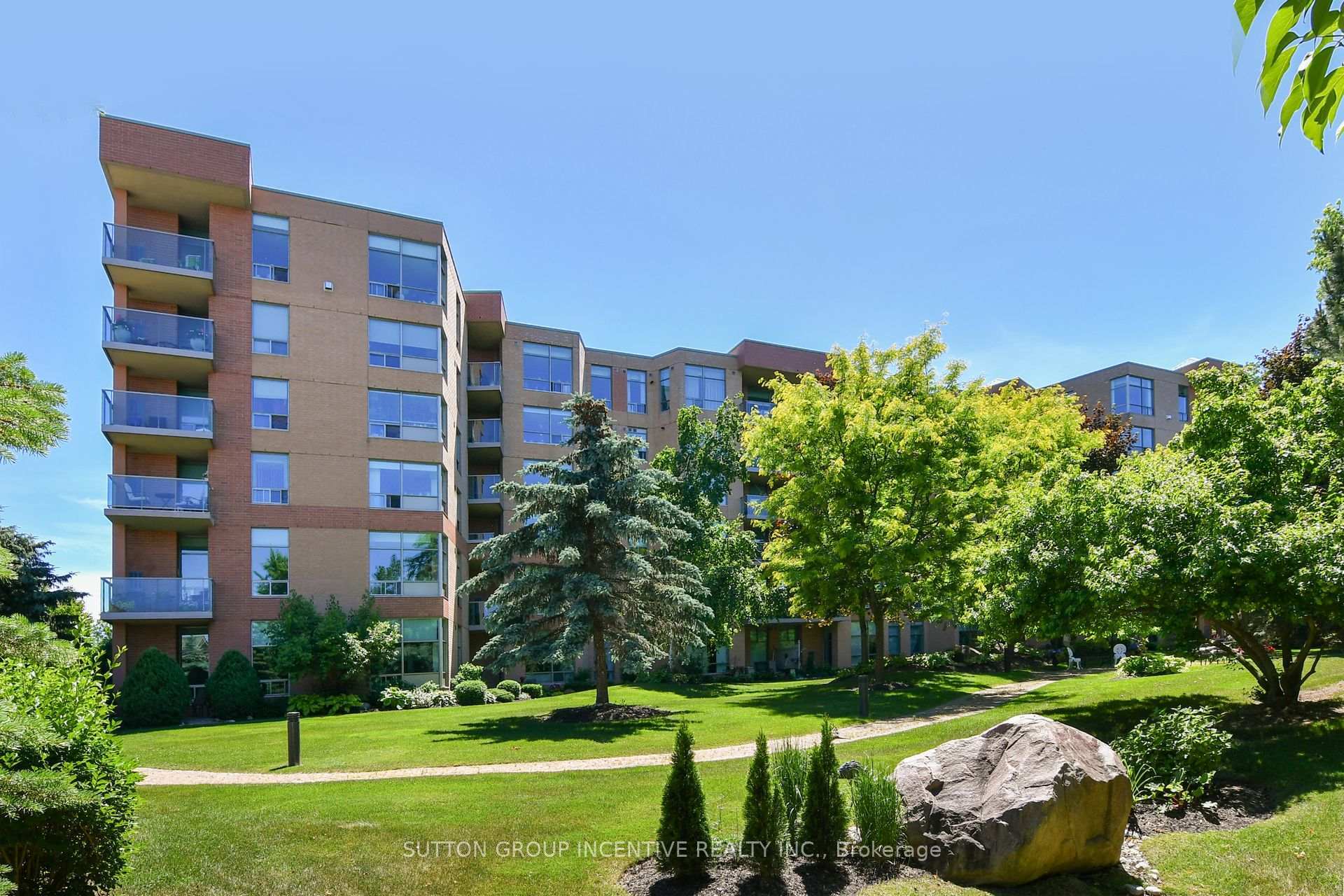 Property Photo: 4 Briar Hill Heights 508 ON L9R 1Z7