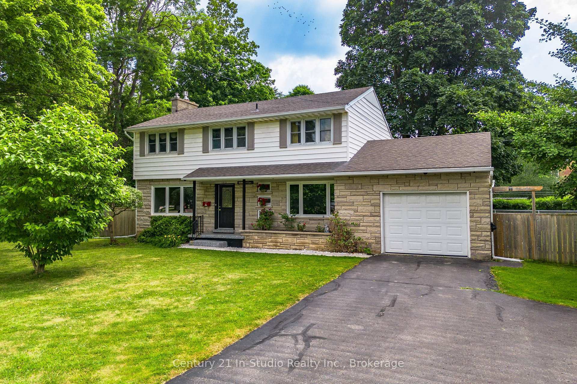 Property Photo: 1515 6th Avenue E ON N4K 2V5