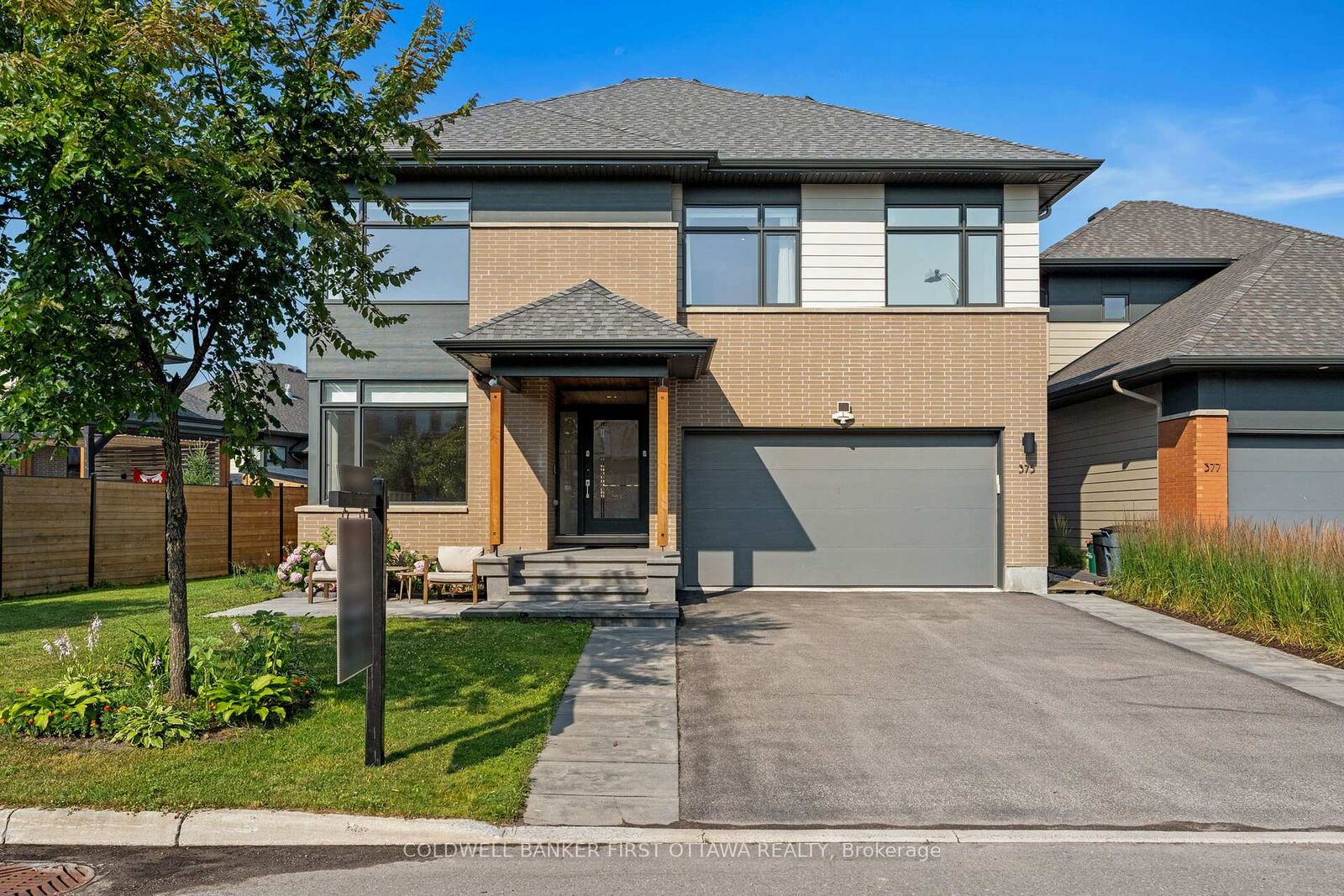 Photo de la propriété: 375 Serenade Crescent ON K1X 0B9