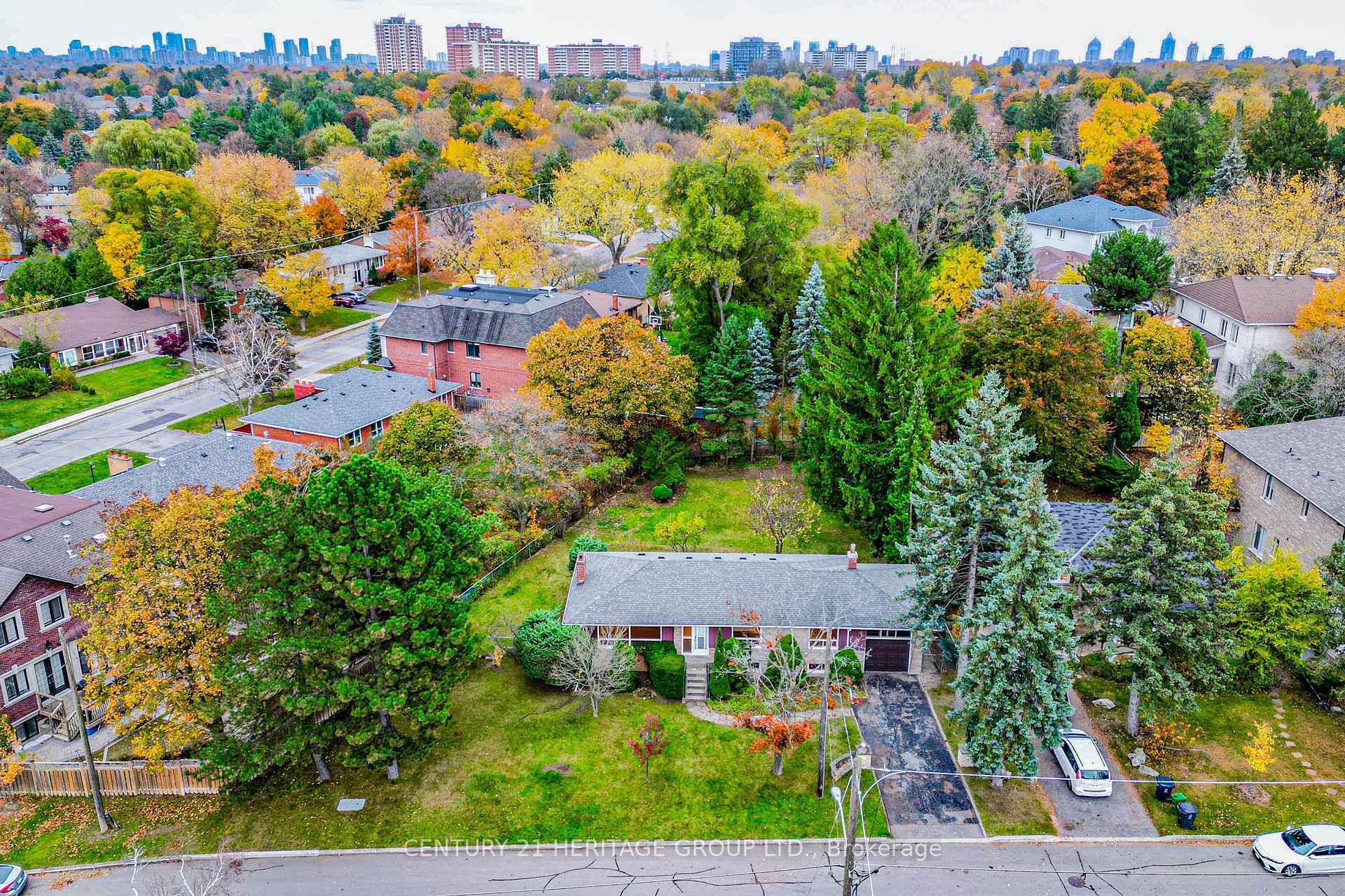 Property Photo:  35 Caswell Drive  ON M2M 3M2 
