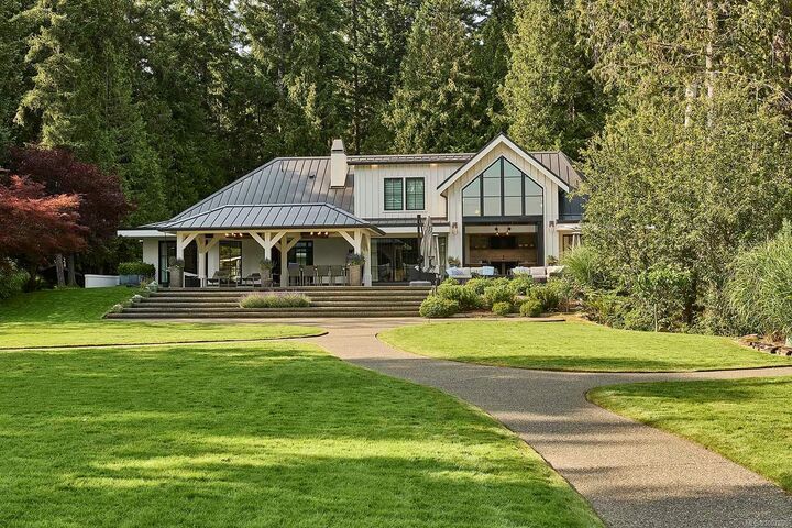 Property Photo: 2062 Butler Ave BC V0R 2W3