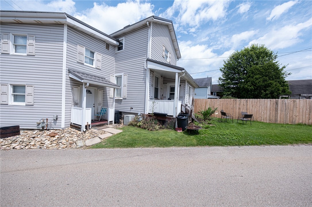 Property Photo:  321 S 5th St  PA 15089 