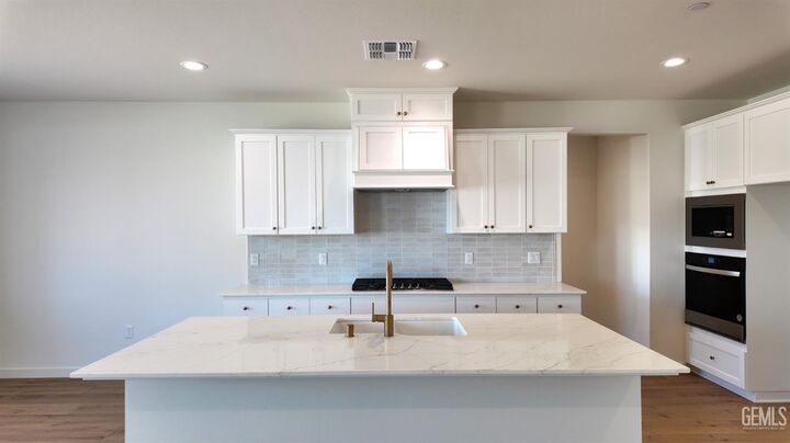 Property Photo: 12814 Graham Court CA 93311