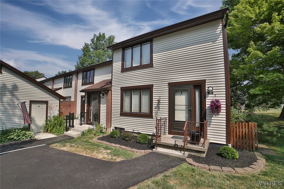 Property Photo: 1751 Charlesgate Circle NY 14051