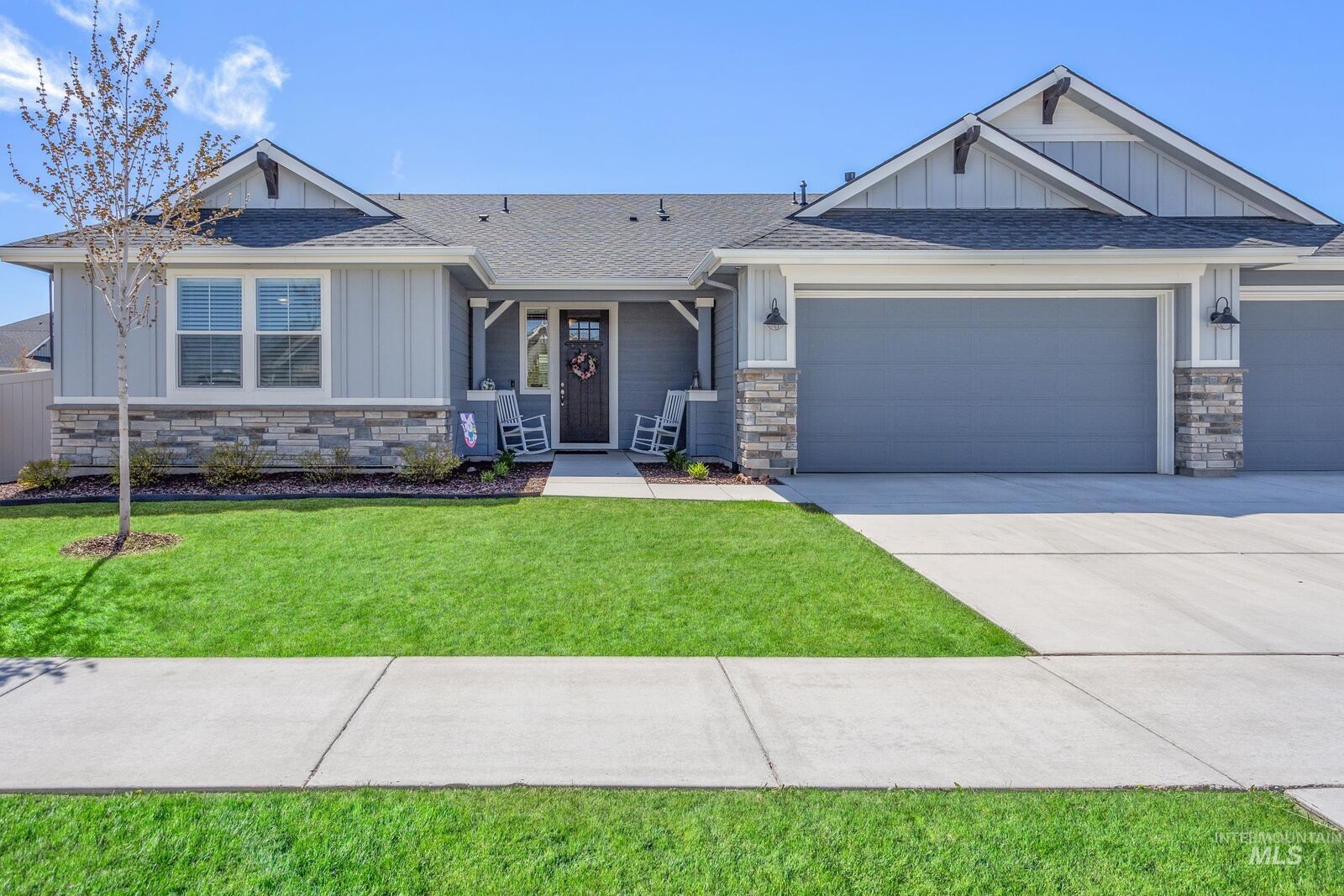 Property Photo: 997 E Sweet Pearl St ID 83634-3572