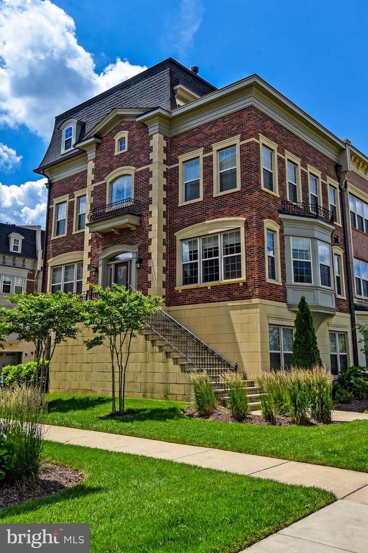 Property Photo:  810 Fair Winds Way  MD 20745 