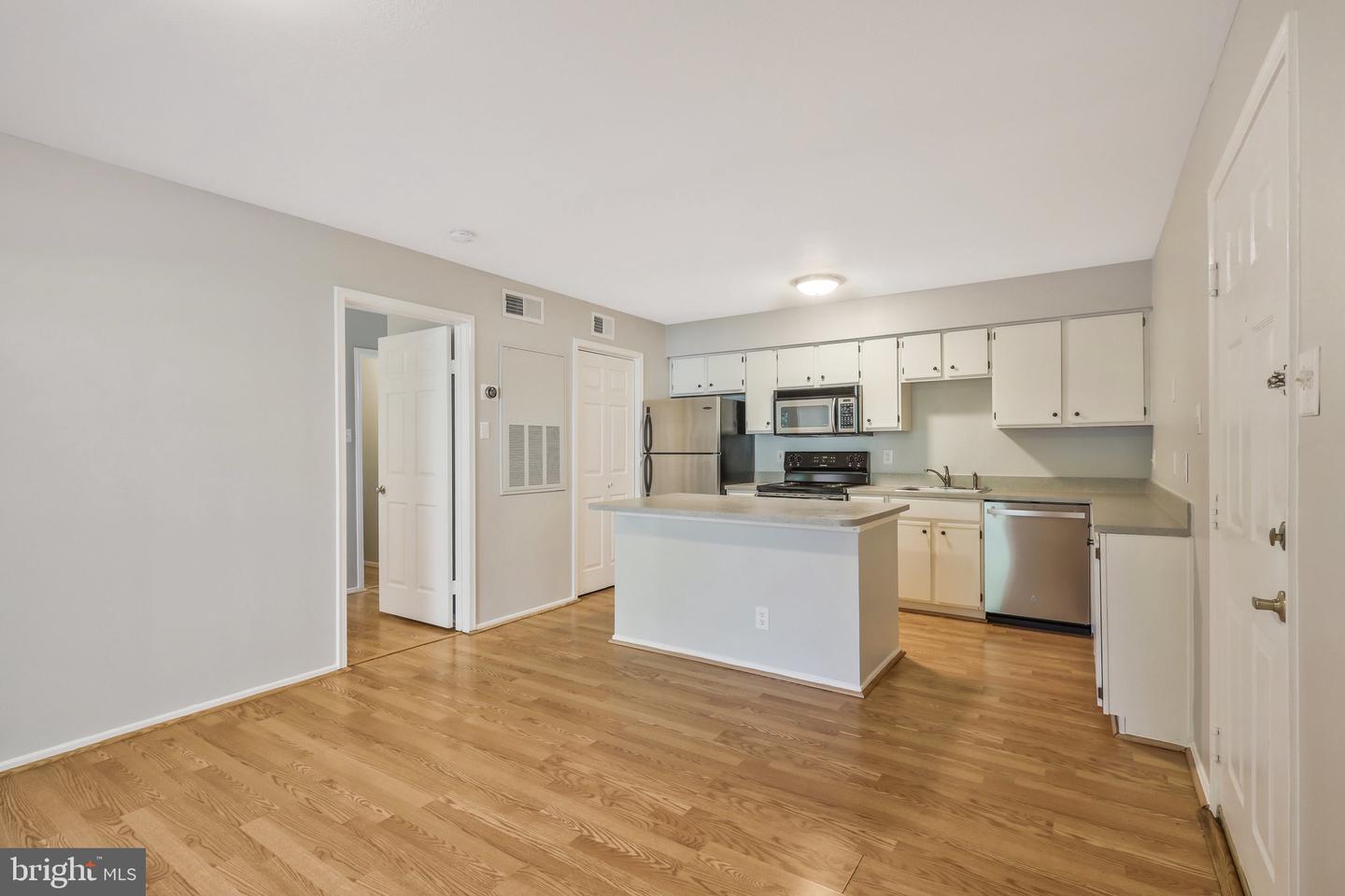 Property Photo: 3306 Wyndham Circle 129 VA 22302