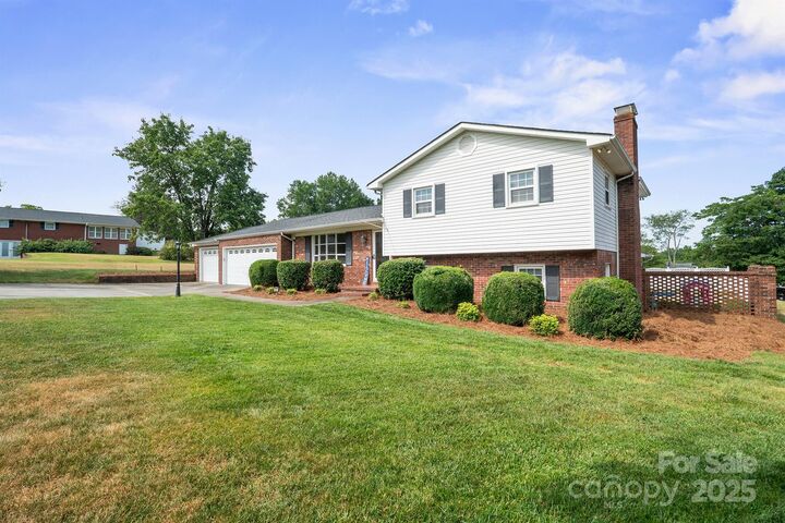 Property Photo: 414 E 2nd Street NC 28146