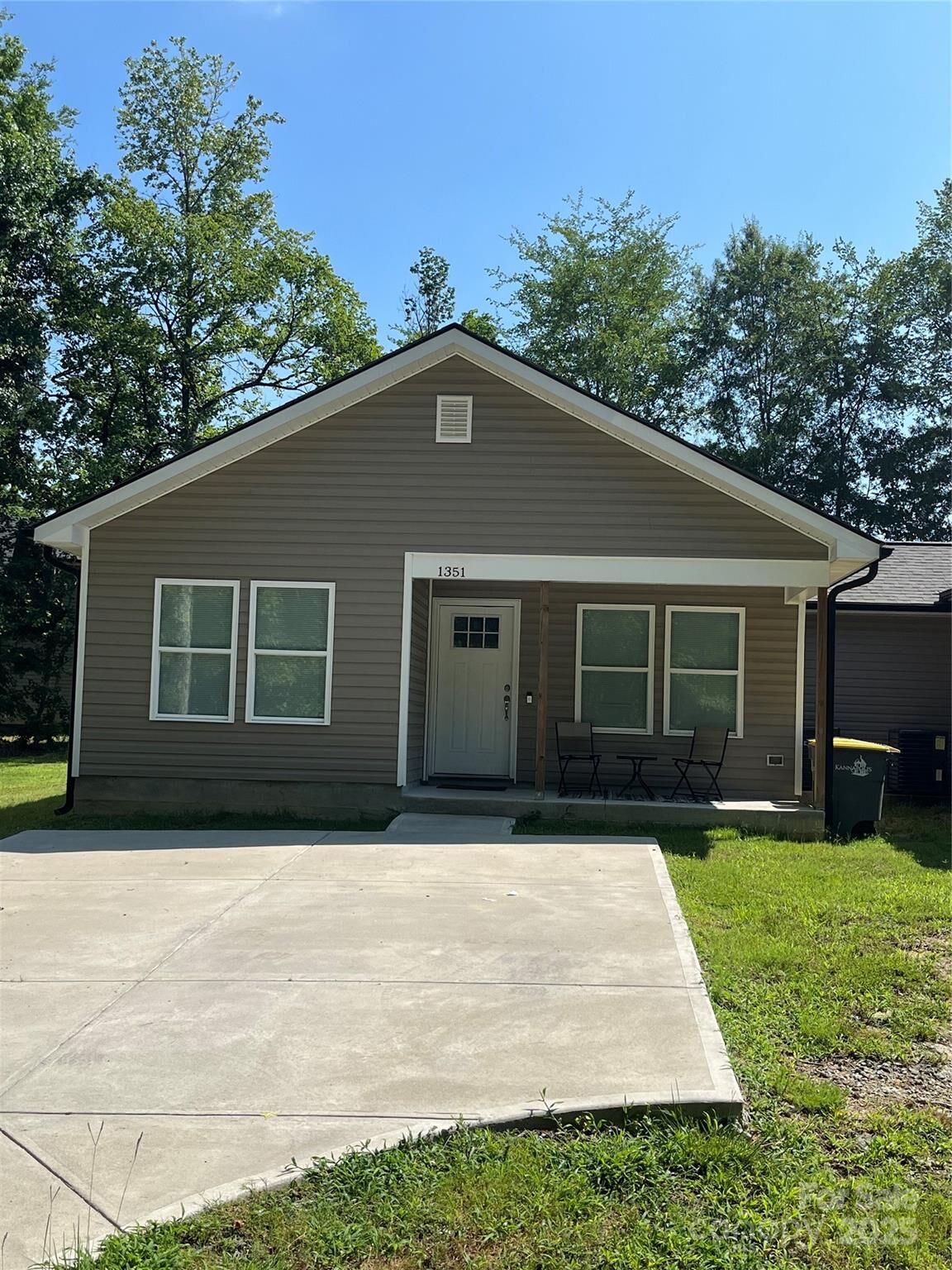 Property Photo: 1351 Ontario Drive NC 28083
