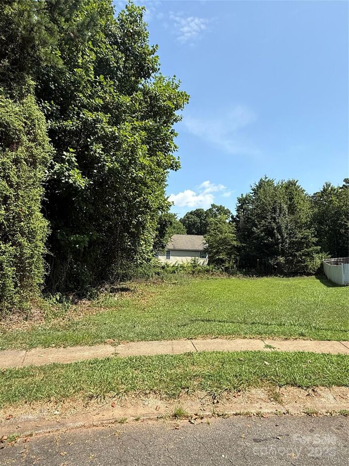 8124 Pozzi Road  Charlotte NC 28216 photo