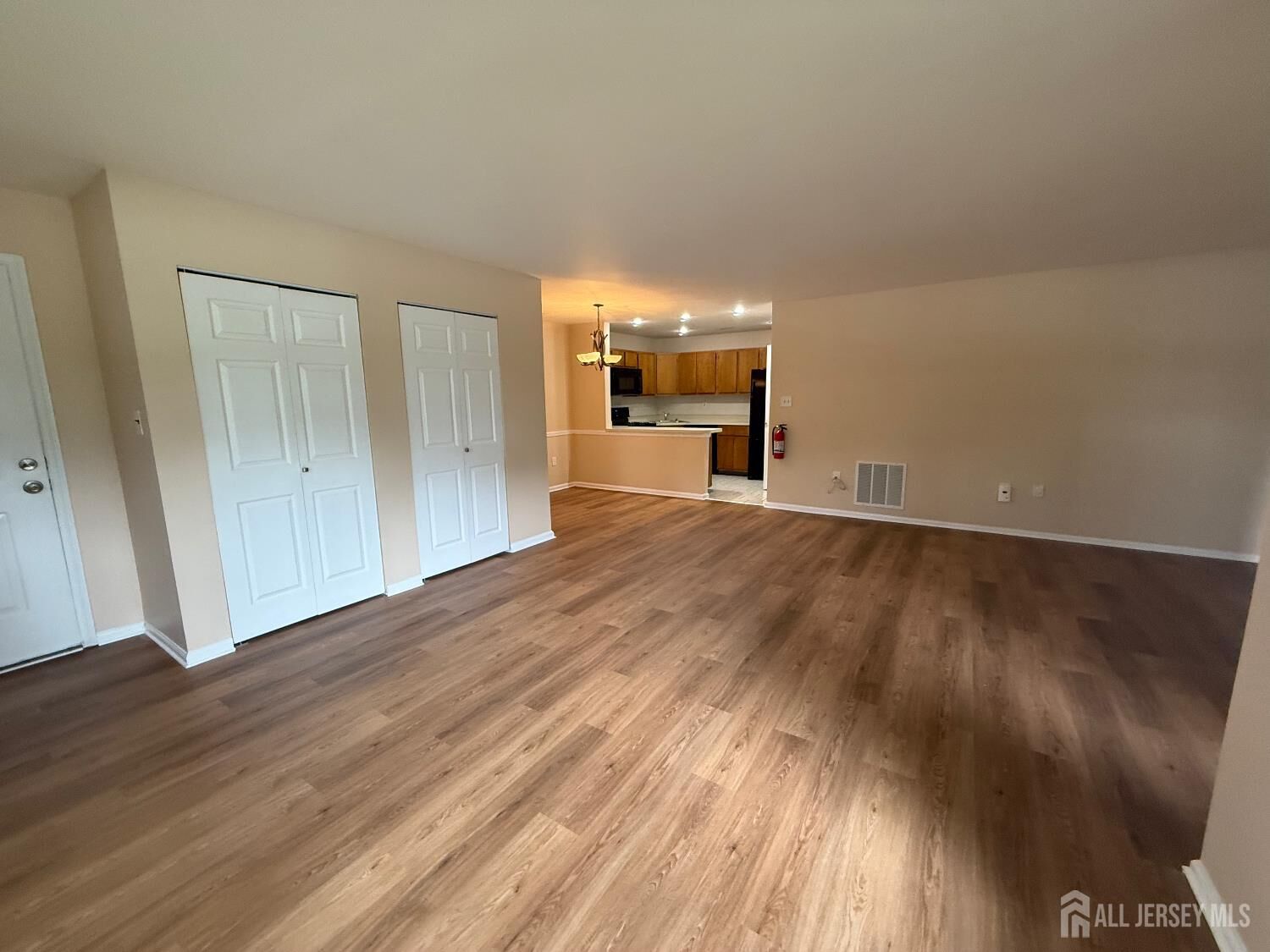 Property Photo:  150 Pennsylvania Way  NJ 08902 