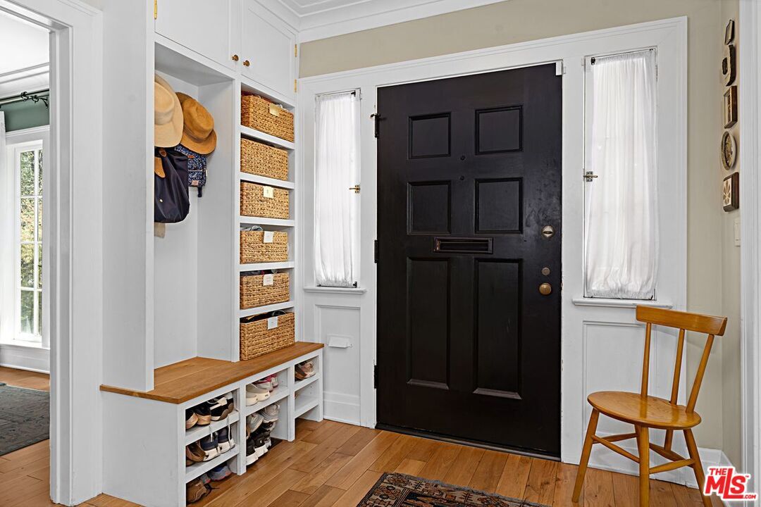 Property Photo:  379 N Ridgewood Pl  CA 90004 