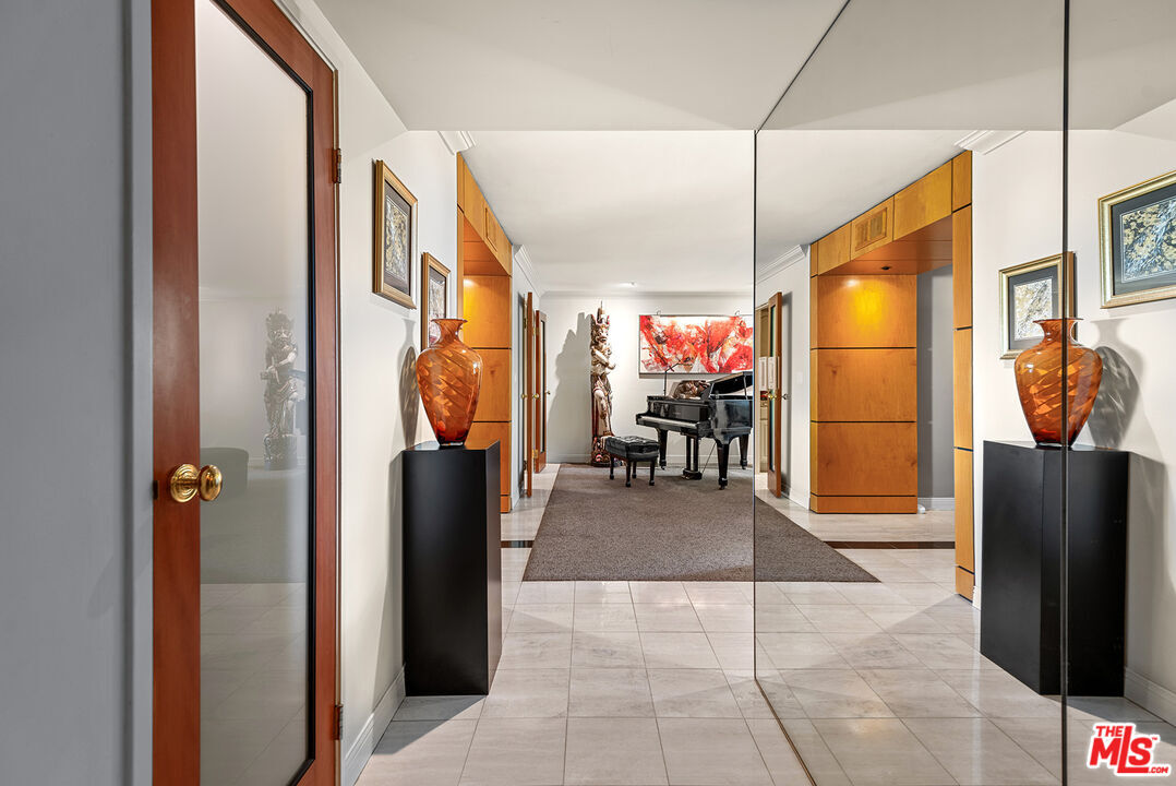 Property Photo: 851 N Kings Rd CA 90069