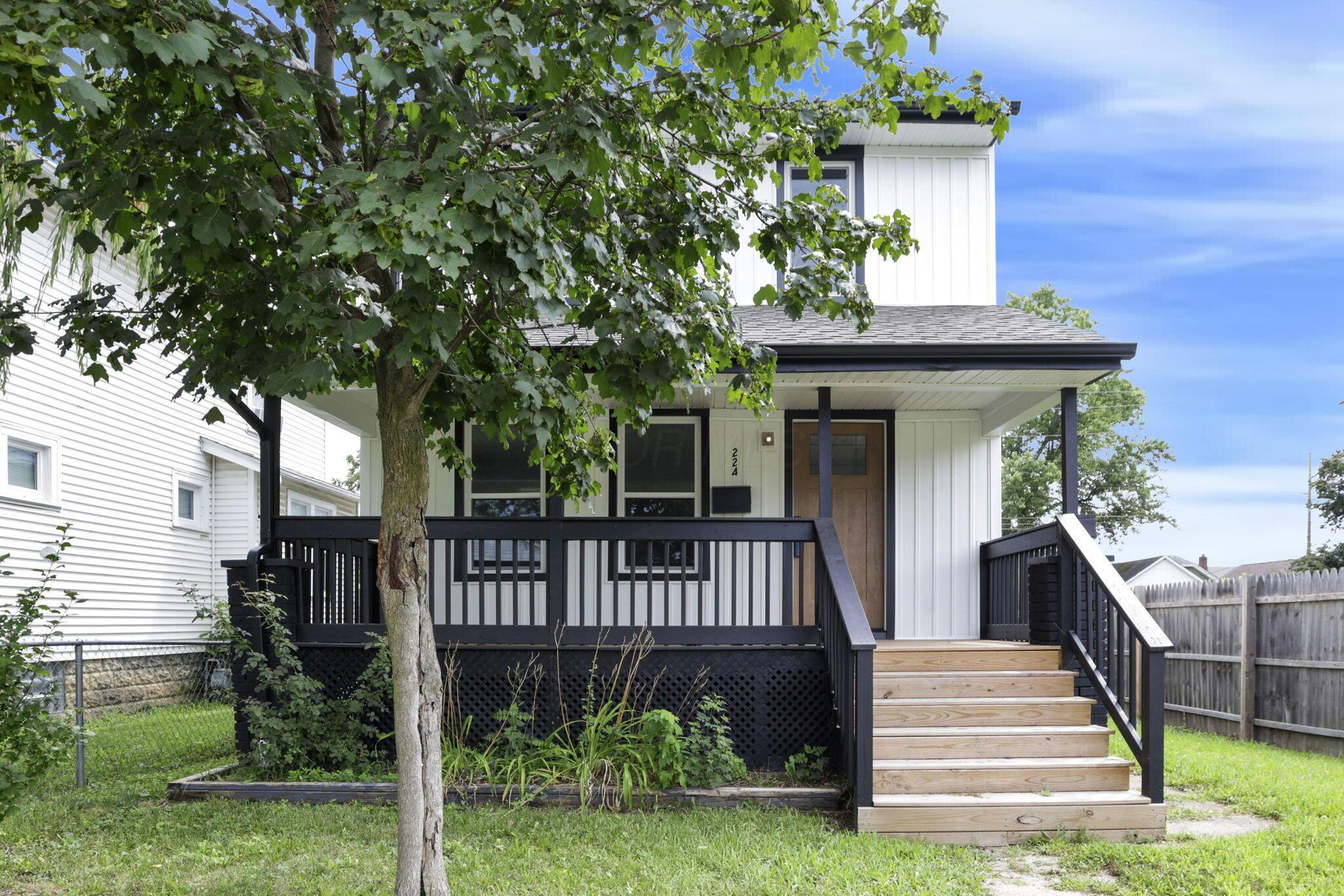 Property Photo: 224 N Oakley Avenue OH 43204