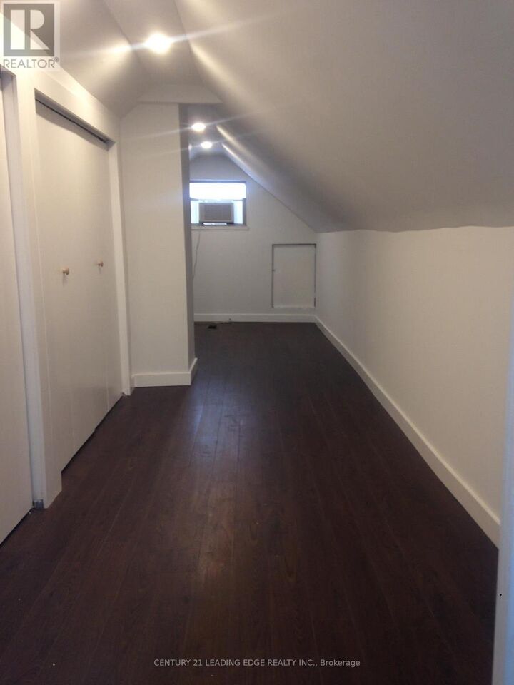 Photo de la propriété:  360A Lawrence Avenue West  ON M5M 1B7 