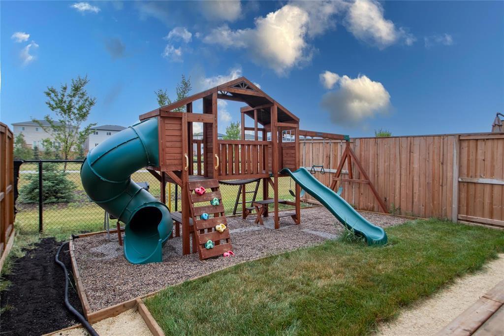 Property Photo: 257 El Tassi Drive MB R3W 0L8
