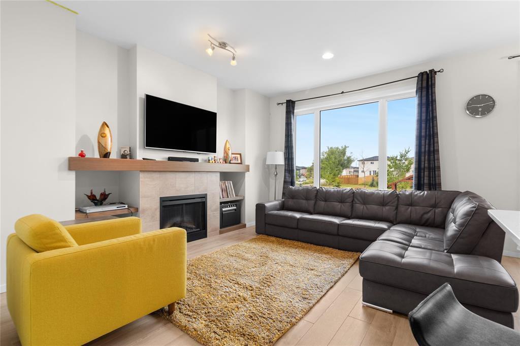 Property Photo: 257 El Tassi Drive MB R3W 0L8