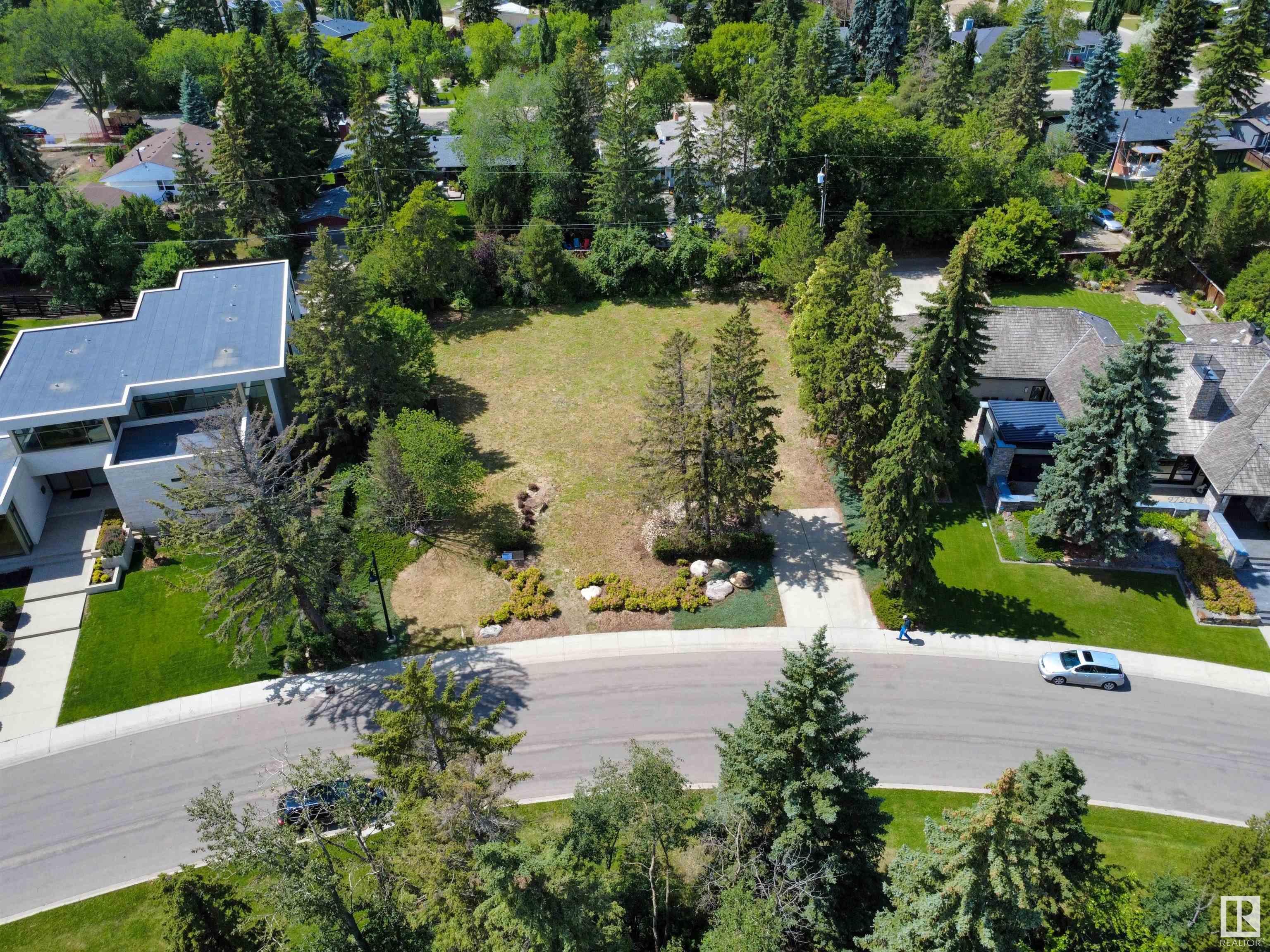 Property Photo:  9716 Riverside Drive NW  AB T5N 3M6 