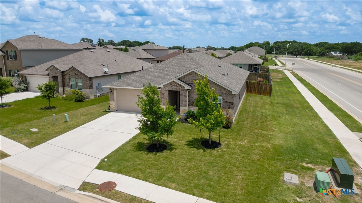Property Photo: 1301 Parkwood TX 78155