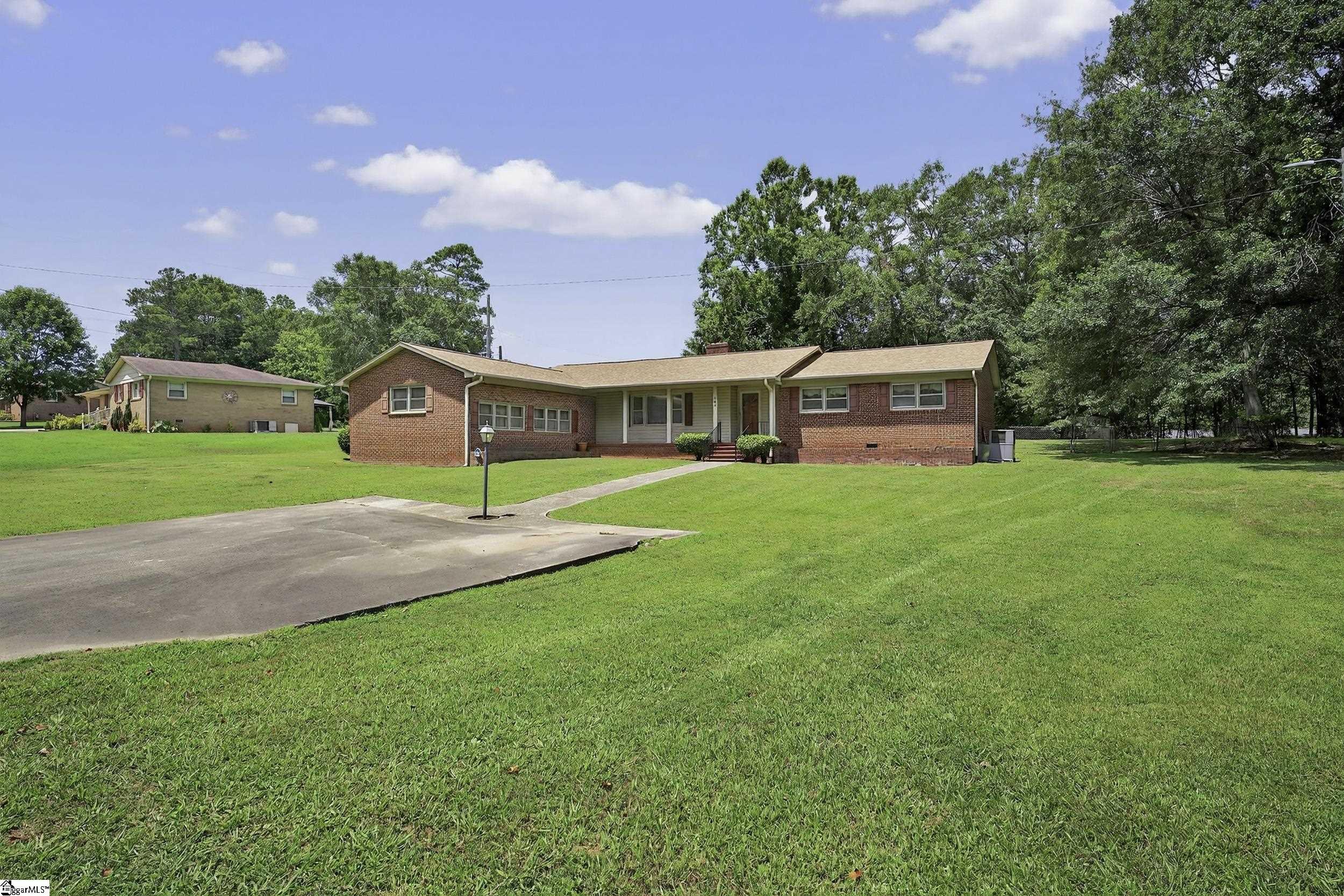 Property Photo: 303 Dogwood Drive SC 29340