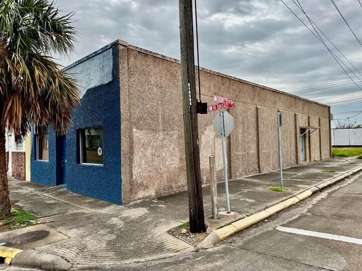 Property Photo:  131 W Broad Street  TX 77541 
